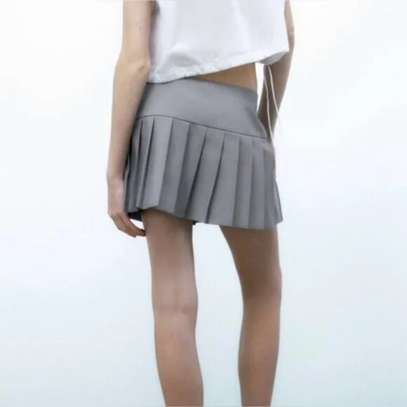 ZARA Light Gray Mid-Waist Box Pleat Skort Shorts-Style Lining | Size Large - Picture 2 of 5